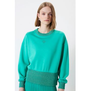 Bluza de trening cu decolteu la baza gatului si maneci cazute