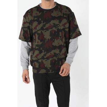 Bluza sport cu imprimeu camuflaj si maneci contrastante