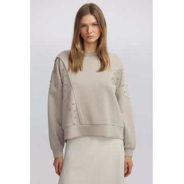 Bluza de trening cu margele si decolteu la baza gatului