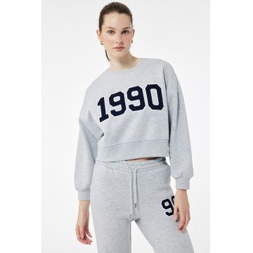 Bluza crop de trening cu aplicatie contrastanta