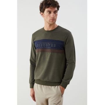 Bluza de trening cu decolteu la baza gatului si design text