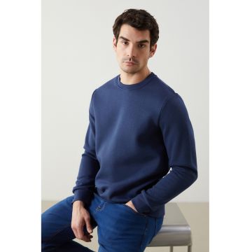 Bluza de trening cu decolteu la baza gatului si model uni
