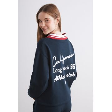 Bluza de trening cu guler polo si detaliu text
