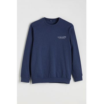 Bluza de trening cu text si decolteu la baza gatului