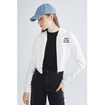 Hanorac crop cu imprimeu text pe piept