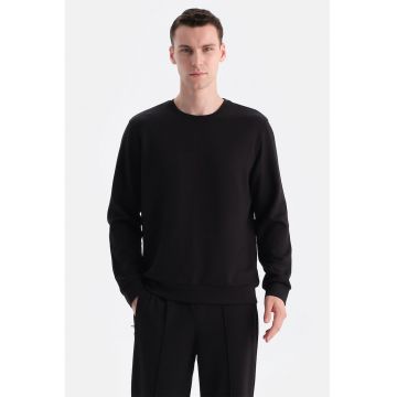 Bluza de trening cu decolteu la baza gatului si model uni