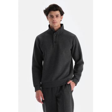 Bluza de trening cu model uni si fenta cu nasturi