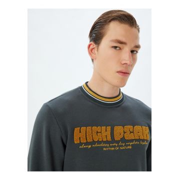 Bluza de trening cu text texturat