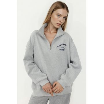 Hanorac dama -  croiala lejera - guler cu fermoar - gri deschis - tesatura tricotata