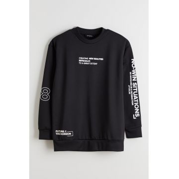 Bluza de trening cu decolteu la baza gatului si imprimeu text