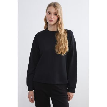 Bluza de trening cu model uni si decolteu la baza gatului