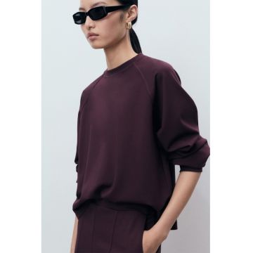 Bluza de trening cu decolteu la baza gatului si maneci raglan