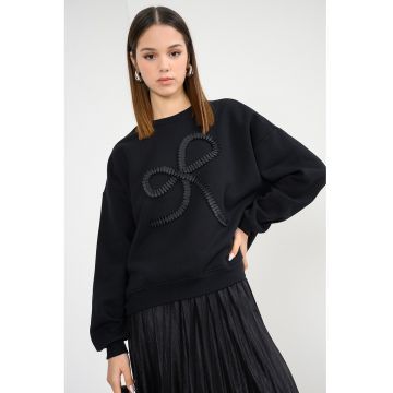 Bluza de trening lejera cu broderie