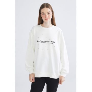 Bluza de trening cu croiala lejera - imprimeu text si aplicatii din strasuri