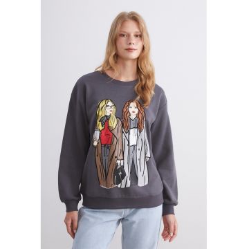 Bluza de trening cu decolteu la baza gatului si imprimeu