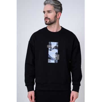 Bluza de trening cu decolteu la baza gatului si imprimeu logo