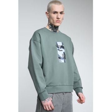 Bluza de trening cu decolteu la baza gatului si imprimeu logo