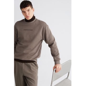 Bluza de trening cu decolteu la baza gatului si maneci cazute