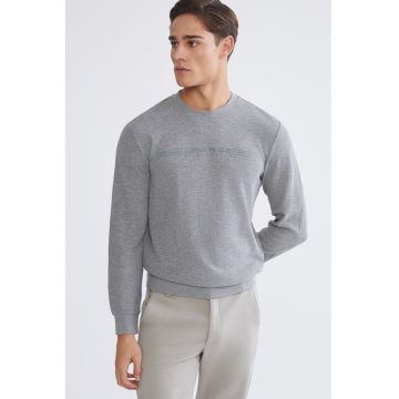 Bluza de trening cu decolteu la baza gatului si text