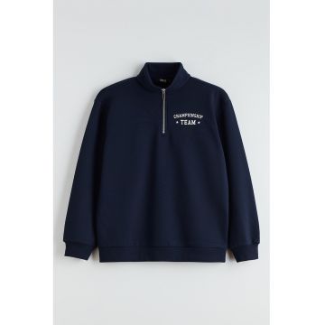 Bluza de trening cu fermoar scurt si imprimeu text