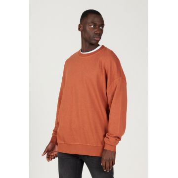 Bluza de trening cu maneci cazute si decolteu la baza gatului