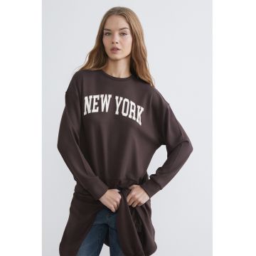 Bluza de trening cu maneci cazute si imprimeu