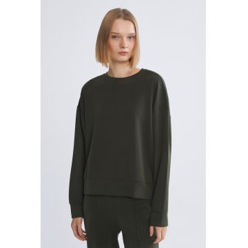 Bluza lejera cu decolteu rotund