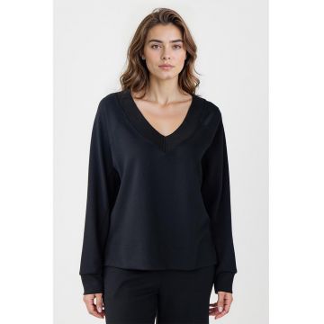 Bluza lejera de trening cu decolteu in V