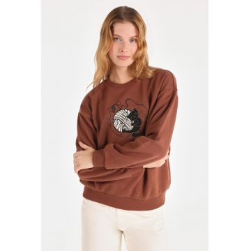 Bluza sport cu decolteu la baza gatului si imprimeu