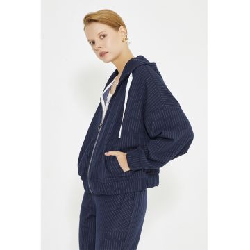 Hanorac lejer cu maneci cazute si dungi