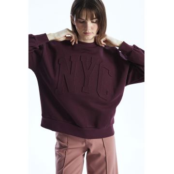 Hanorac lejer cu text brodat