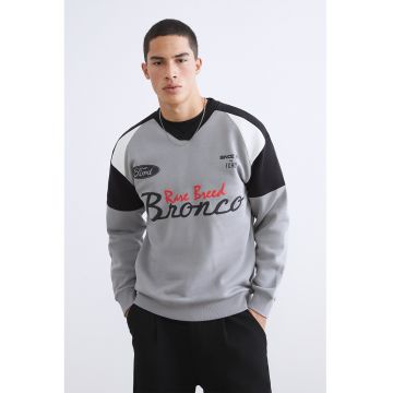 Bluza de trening cu decolteu la baza gatului si imprimeu text - Alb/Negru/Gri