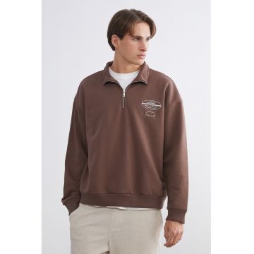 Bluza de trening cu imprimeu pe piept - Maro