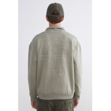 Bluza de trening cu text brodat pe spate - Gri deschis